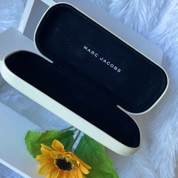 Marc Jacobs Eyeglass Case - Picture 3 of 5